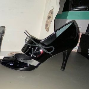NWT Ann Taylor peep toe black patent tie heels 8